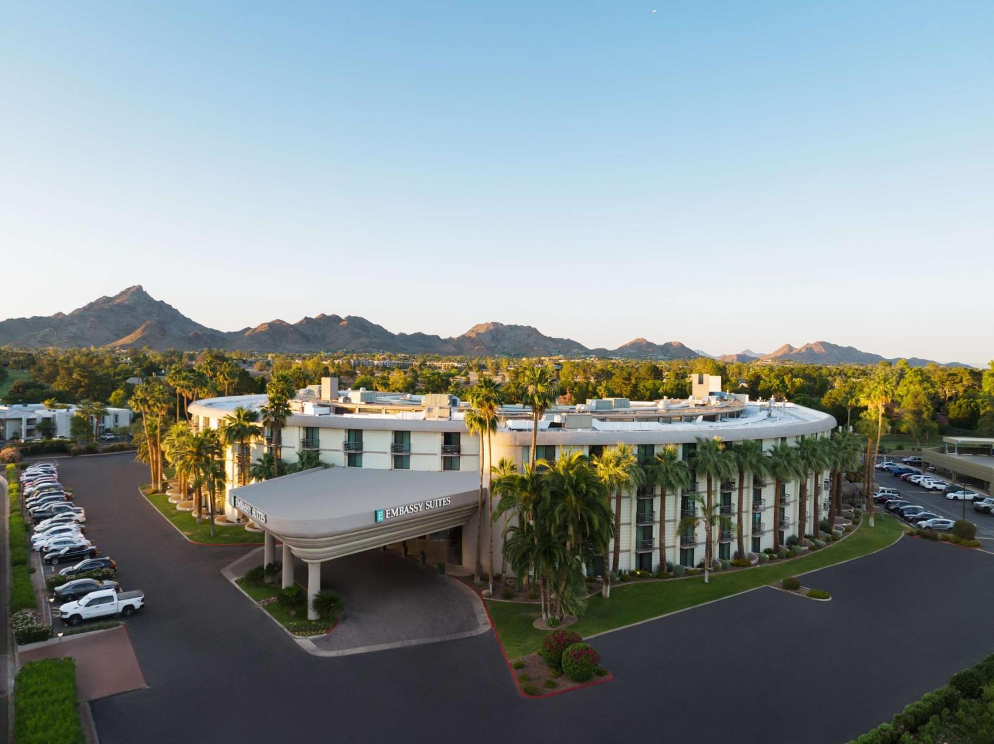 Embassy Suites By Hilton Phoenix Biltmore Exterior photo