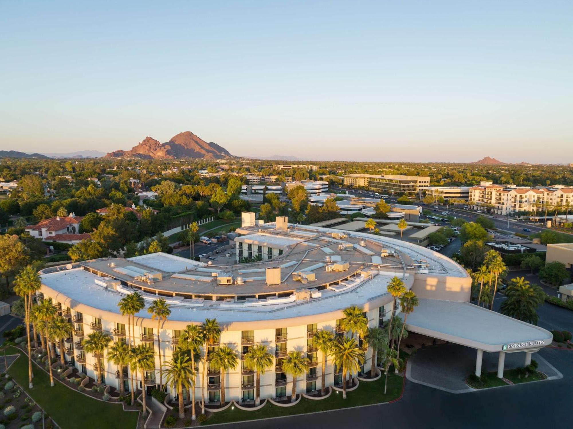 Embassy Suites By Hilton Phoenix Biltmore Exterior photo