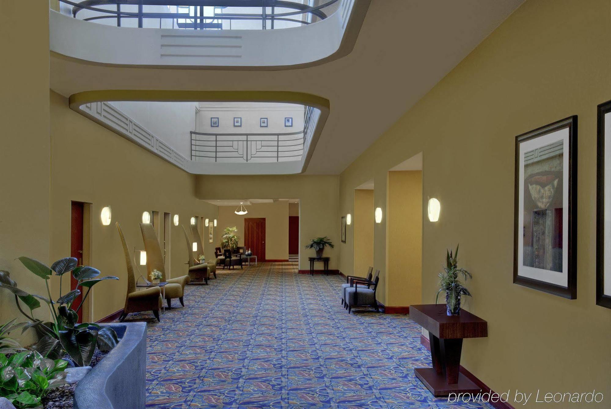 Embassy Suites By Hilton Phoenix Biltmore Interior photo